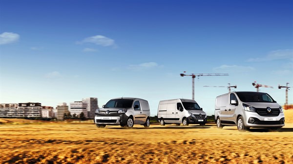 Renault Service - 3 véhicules sur terre battue