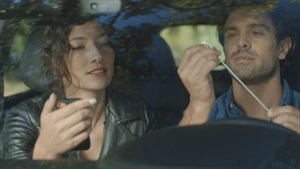 renault service - homme et femme dans une voiture
