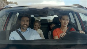 renault service - famille en voiture