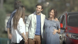 renault service - homme et femme enceinte