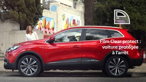 renault service - véhicule stationné de profil