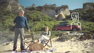 renault service - homme et femme sur la plage