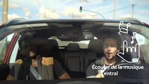 renault service - deux jeunes dans une voiture